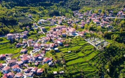 Plot even and buildable, in Nafpaktia for sale, 436 sq.m.<br>