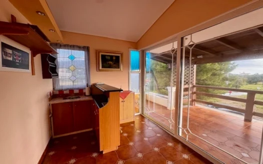 Μονοκατοικία με μεγάλο οικόπεδο στη Βάρκιζα προς πώληση