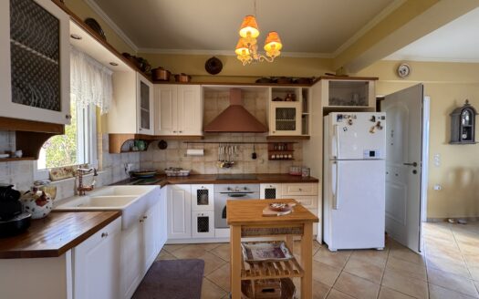 Κουκλίστικη μεζονέτα προς πώληση στα Κάτω Βέρβενα Αρκαδίας